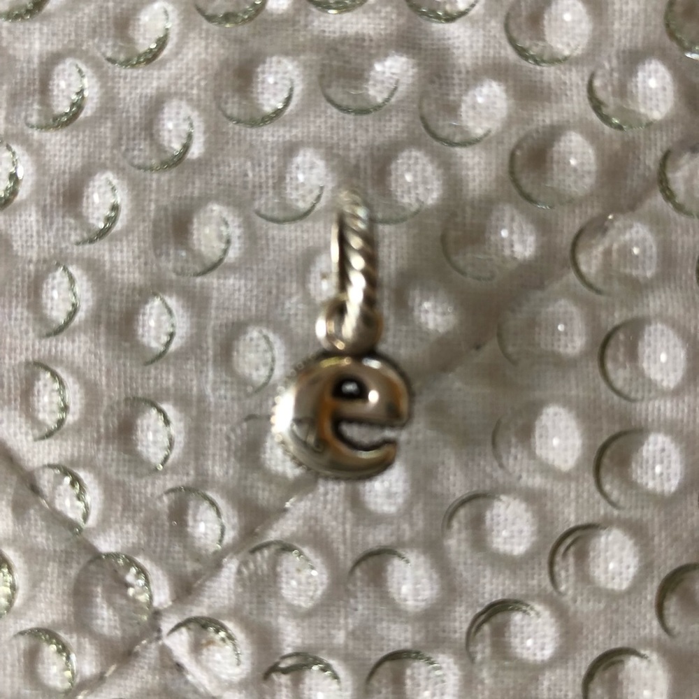 🌸 Brighton  “e” Alphabet Charm 🌸